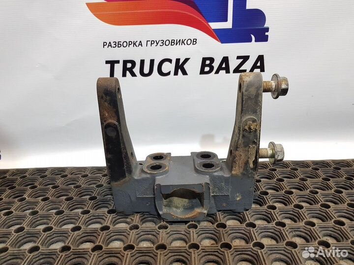 Кронштейн буксировочный