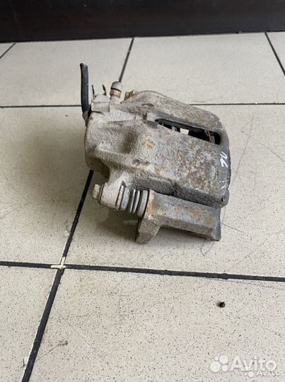 Тормозной суппорт передний левый Chery Tiggo T11