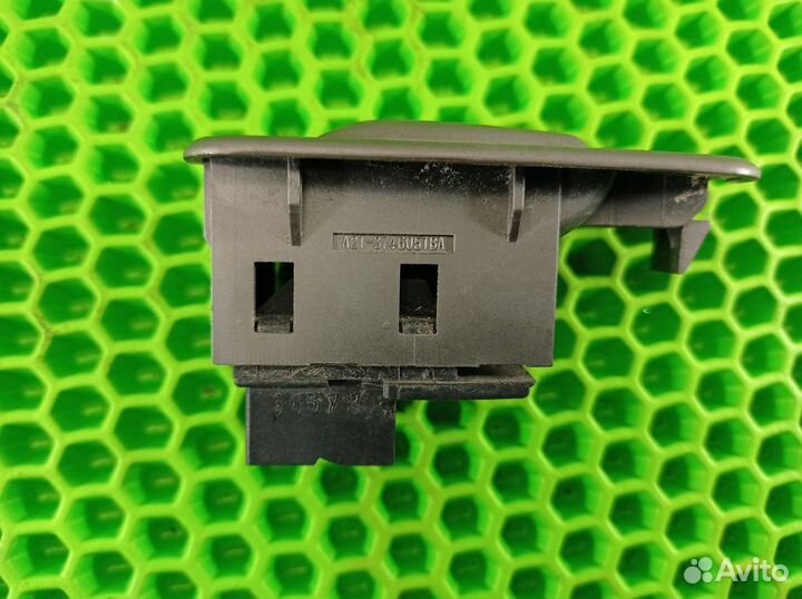 Кнопка стеклоподъёмника передняя правая R