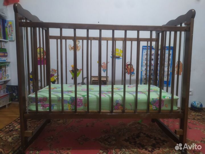 Детская кроватка