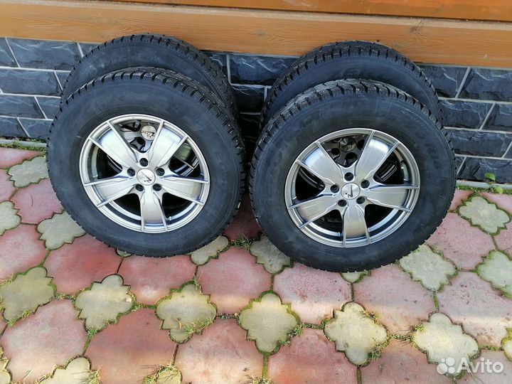 R16 Pirelli Ice Zero 205/70, PCD 5x105 DIA 60
