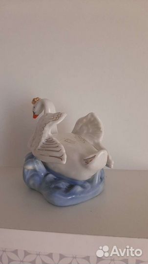 Лебедь фарфор