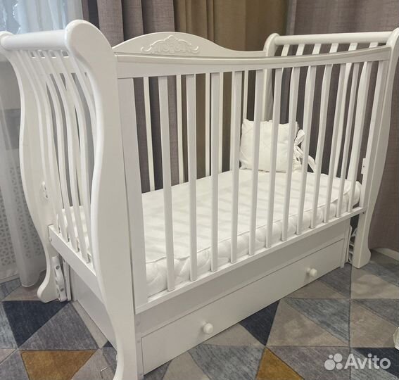 Детская кроватка с маятником Гандылян