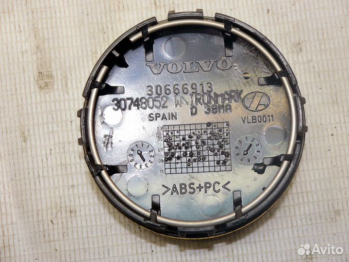 Заглушка крышка литого диска Вольво обьемная