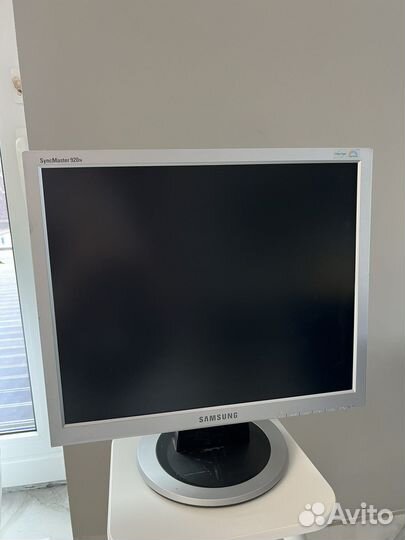 Монитор Samsung