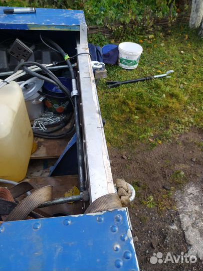 Лодка моторная