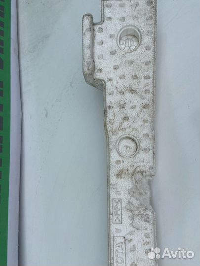 Усилитель бампера передний Toyota Land Cruiser