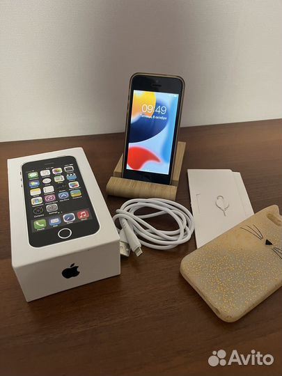 iPhone SE, 32 ГБ
