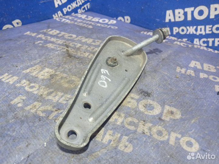 Крепление балки подвески Bmw E60 седан M52B25 2005