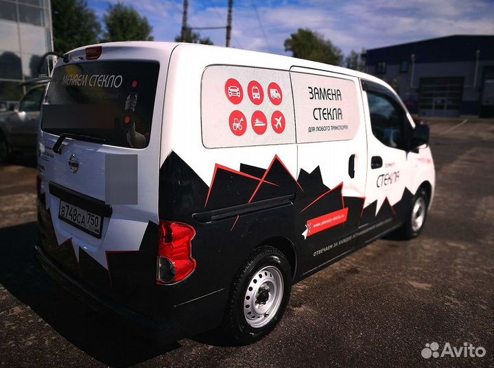 Стекло дверное правое верхнее для Caterpillar 428f