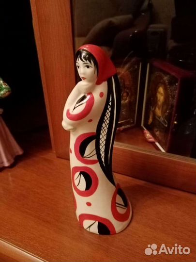Статуэтка фарфор