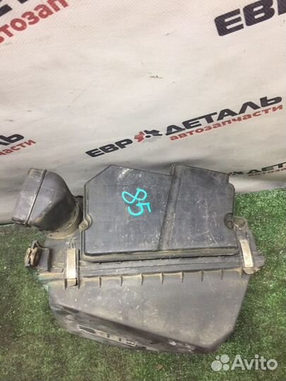 Корпус воздушного фильтра Mitsubishi Carisma