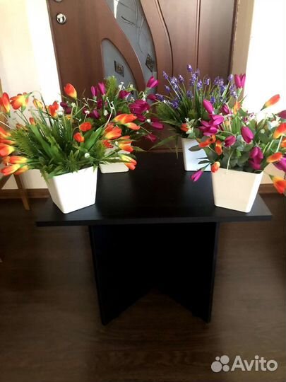 Искусственные цветы в горшках