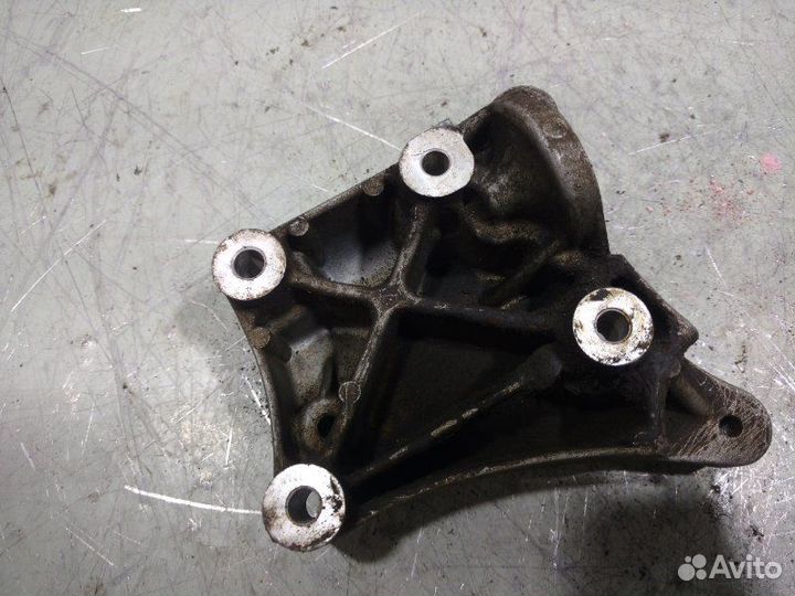 Кронштейн компрессора кондиционера Chevrolet