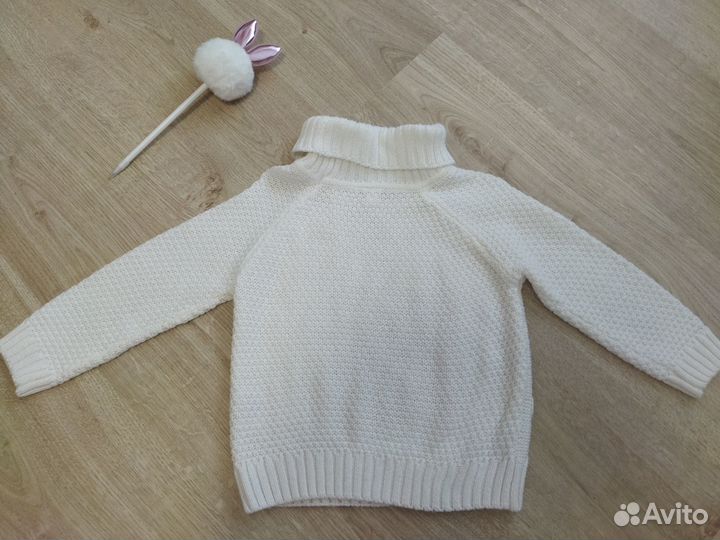 Свитер для девочки белоснежный