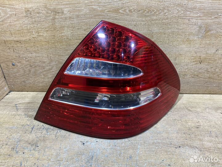 Фонарь правый Mercedes W211 дорест Арт. 111308