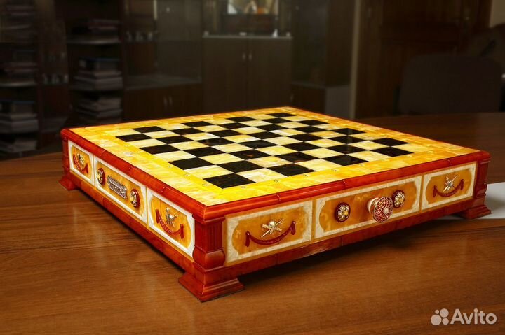 Шахматы из янтаря. Эксклюзивная шахматная доска