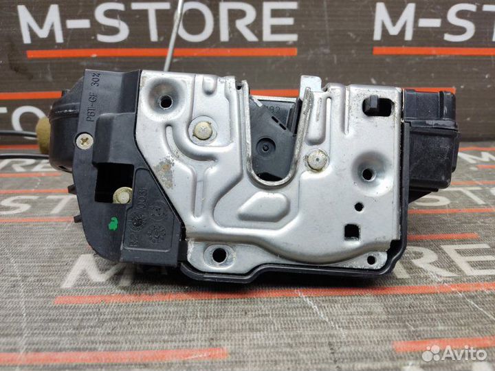 Замок двери задний правый Mercedes-Benz E-Class