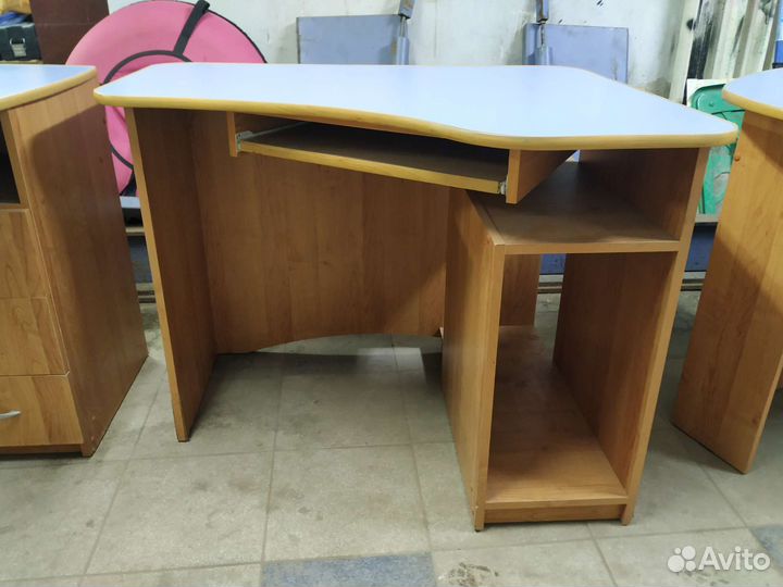 Письменный стол офисный