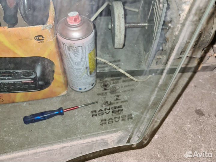 Рендж ровер спорт2 стекло переднее левое