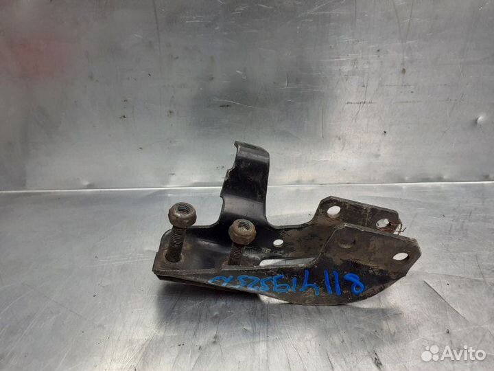 Крепеж рулевой рейки Audi 80/90 B3 1986-1991