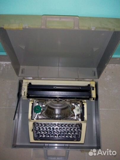 Печатная пишущая машинка