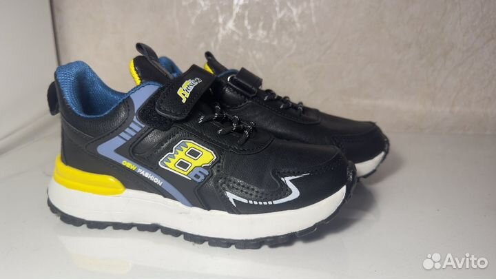 Кроссовки детские новые