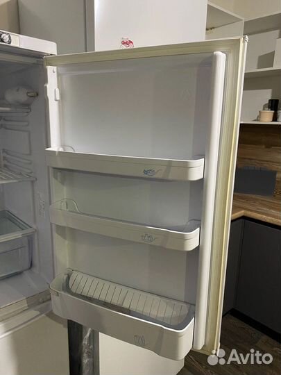 Холодильник indesit