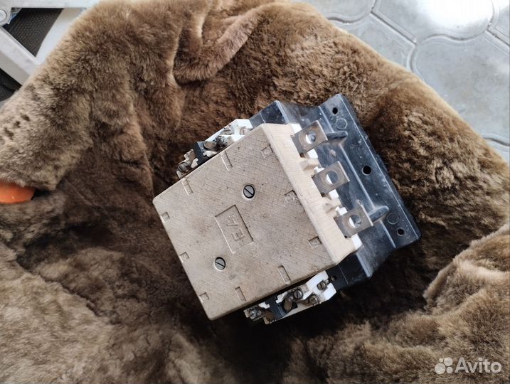 Магнитный пускатель 200А 1200в