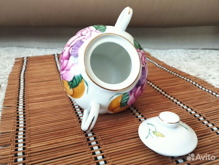 Чайник заварочный и сахарница