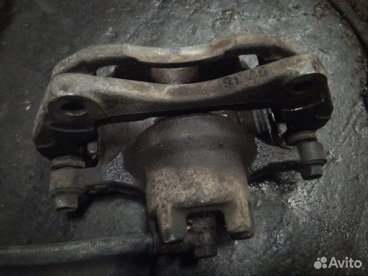 Суппорт передний правый Mitsubishi Lancer 10