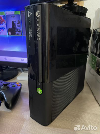 Xbox 360 Elite (много игр, 2 джойстика, кинект)