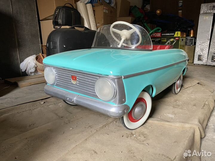 Педальная машина Москвич