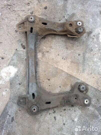 Подрамник Audi 100 C3