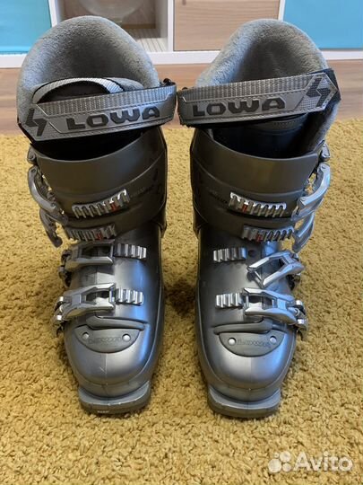 Женские горнолыжные ботинки Lowa Lady (р-р 24,5)
