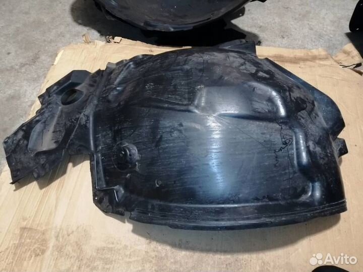 Подкрылок передний правый комплект Mercedes-Benz