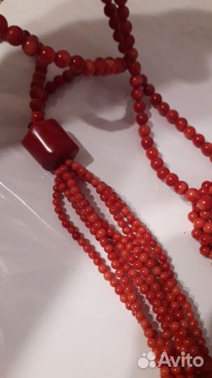 Коралловые колье