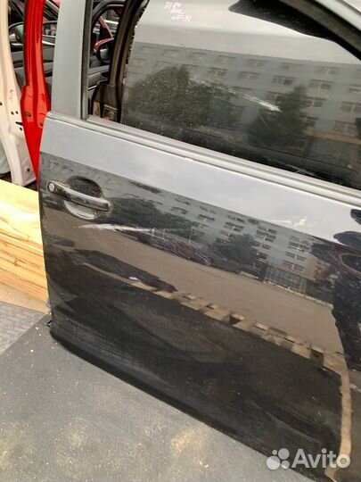 Правая передняя дверь Volkswagen Jetta 5 седан
