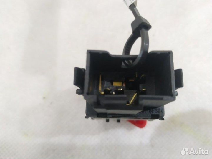 Кнопка аварийной сигнализации Volkswagen