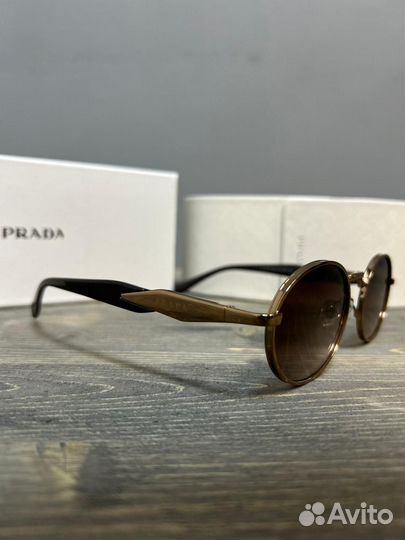 Солнцезащитные очки женские prada