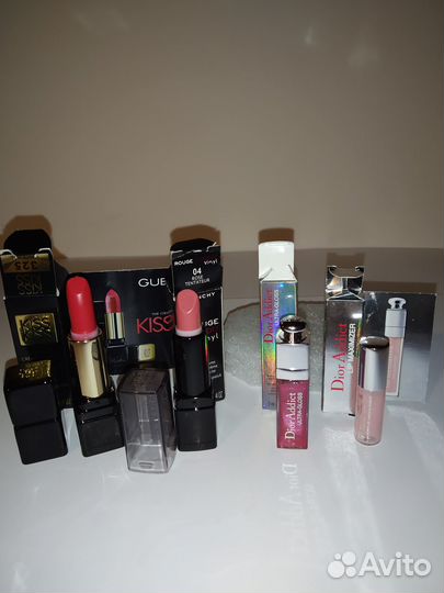 Миниатюра помады Guerlain Kiss Kiss