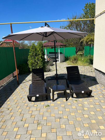 Шезлонг пластиковый пляжный