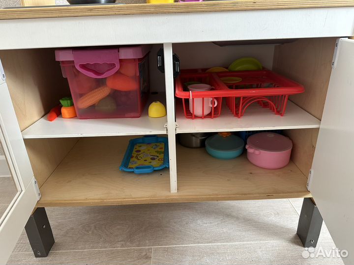Детская кухня IKEA дуктиг с техникой и посудой