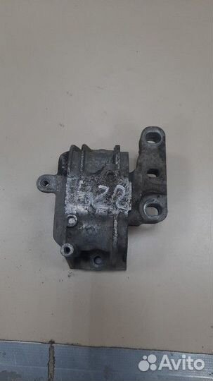 Опора двигателя правая Volkswagen Golf