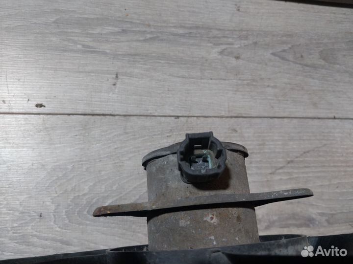 Вентилятор охлаждения правый Nissan Primera P12