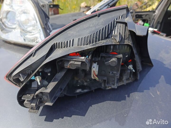 Задний правый фонарь Пежо 407 седан