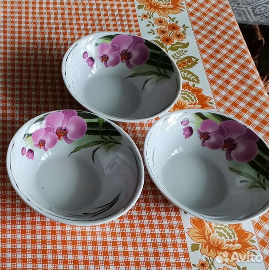 Тарелки пирожковые и суповые, блюдца, салатники