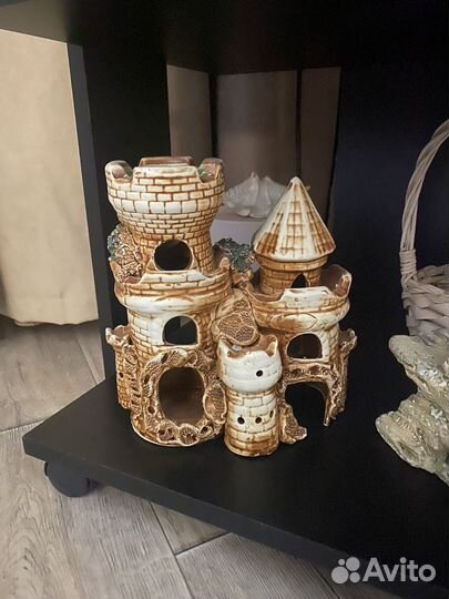 Замок для аквариума