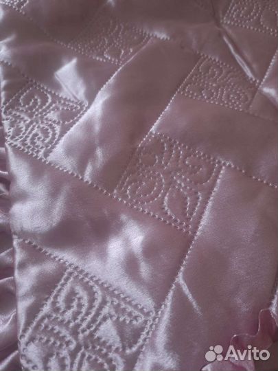 Покрывало на кровать и две наволочки