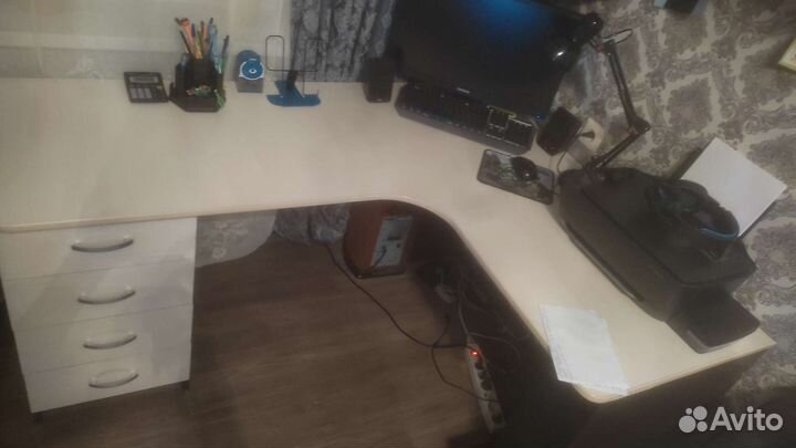 Стол почти новый